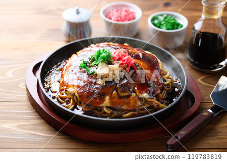 Hiroshima style okonomiyaki 119783819