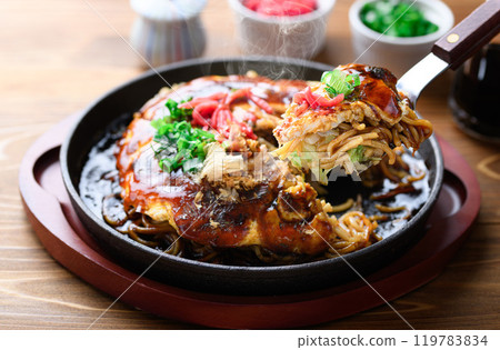 Hiroshima style okonomiyaki 119783834