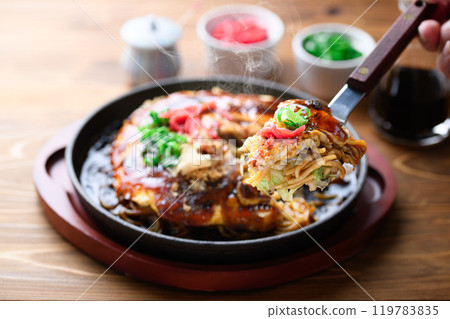 Hiroshima style okonomiyaki 119783835