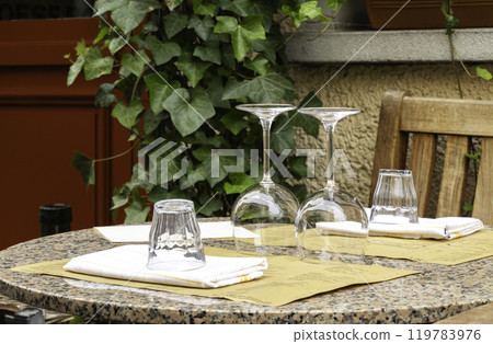 dinning table in the resturant in Europe dinning table in the resturant in Europe 119783976