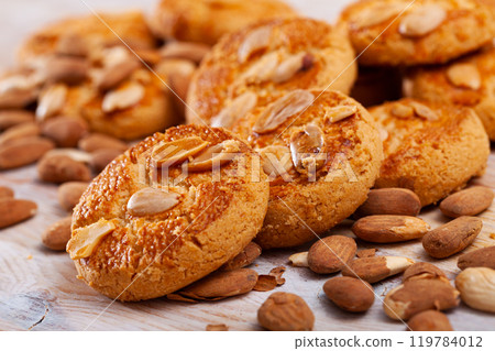 Sweet cookies with almond Sweet cookies with almond 119784012