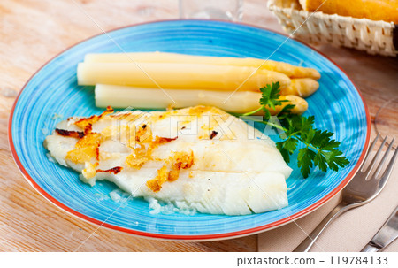 Grilled halibut fillet with asparagus Grilled halibut fillet with asparagus 119784133