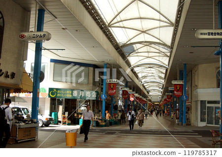 長崎縣佐世保市中央街景“猿留市403拱廊” 119785317