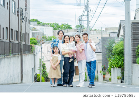 三代家庭散步 119786683