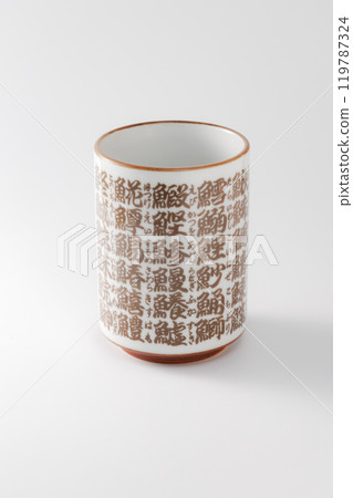 A simple teacup 119787324