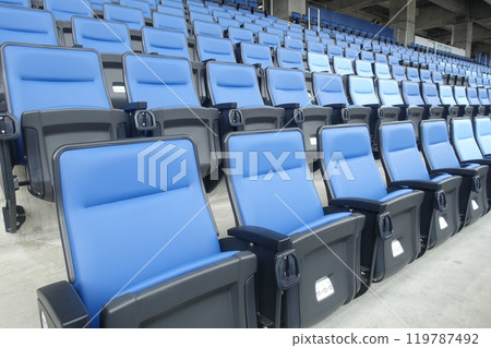 體育場座位排列整齊 體育場座位排列整齊 119787492