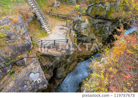 雷峽峽 秋保溫泉街 天然峽谷,怪石林立,侵蝕了秋保大瀧下游的秋保石地。 雷峽峽 秋保溫泉街 天然峽谷,怪石林立,侵蝕了秋保大瀧下游的秋保石地。 119787678