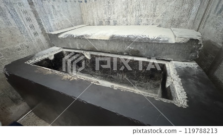 Pyramid of Unas, Saqqara 119788213