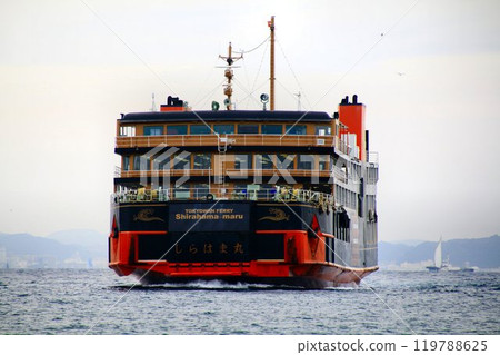 The black ship that appeared in the Uraga Strait... Tokyo Bay Ferry "Shirahama Maru" 119788625