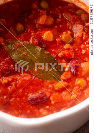 Spicy but not hot, freshly made chili con carne in a pot 119789678