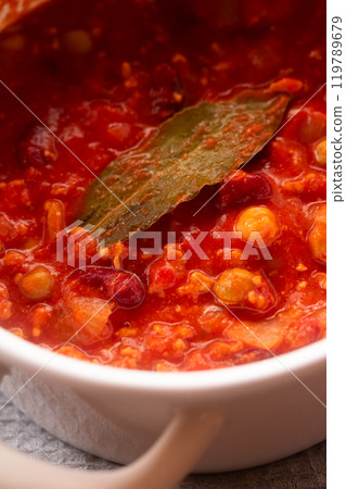 Spicy but not hot, freshly made chili con carne in a pot 119789679
