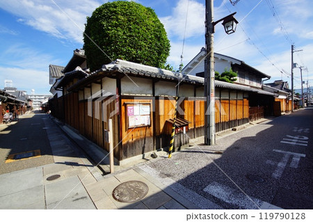 Town house in Teraiuchi Town Tondabayashi 119790128