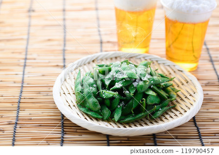 Freshly boiled edamame and beer Freshly boiled edamame and beer 119790457
