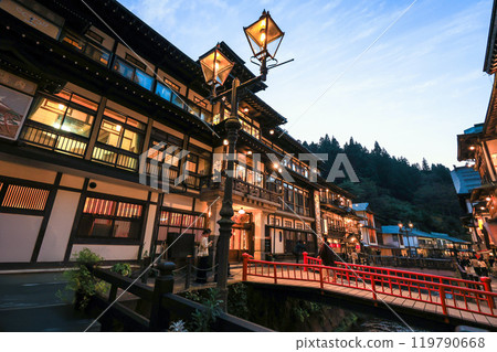 黃昏的溫泉小鎮 119790668