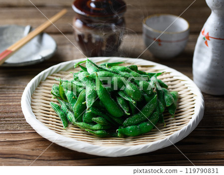 剛煮好的毛豆和清酒 119790831