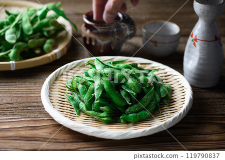 Freshly boiled edamame and sake Freshly boiled edamame and sake 119790837