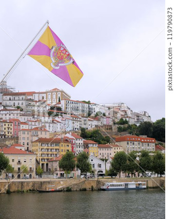 Coimbra cityscape and the Mondego River (Portugal) 119790873