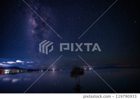 石垣島的星空與單一的白木 石垣島的星空與單一的白木 119790933