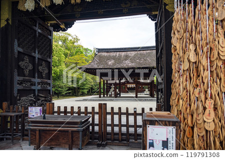 View of the worship hall and main hall from the National Treasure Karamon Gate at Toyokuni Shrine in Kyoto 119791308