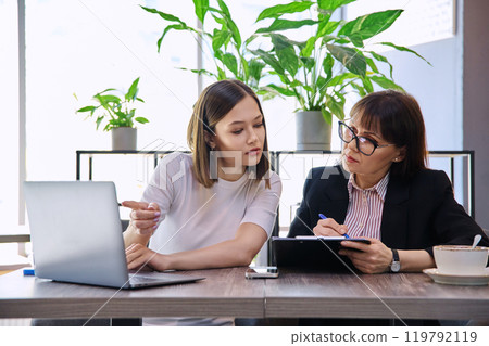 Young female patient at therapy meeting with psychologist, mental therapist Young female patient at therapy meeting with psychologist, mental therapist 119792119