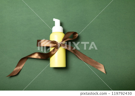 cosmetic product with a dispenser and a brown bank cosmetic product with a dispenser and a brown bank 119792430