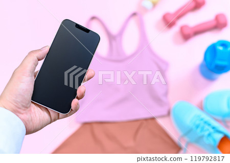 在智慧型手機上購買運動服並預訂健身房 運動服背景素材 背景 119792817