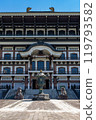 Qingdao Temple, the atmosphere at the entrance to the main hall 119793582