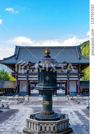 Eye-catching giant lantern at Qingdao Temple 119793583