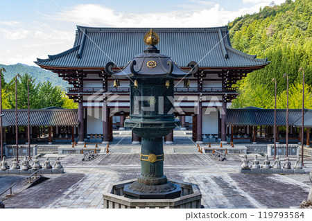Qingdao Temple: A large lantern hanging from the hall 119793584