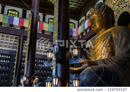 Qingdao Temple, huge Buddha statue in the main hall 119793587