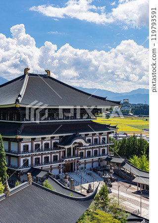 Looking down on the main hall of the Qingdao Temple from the five-story pagoda 119793591