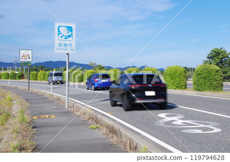 Cars passing one after another on Melody Road along Yonago Kitaro Airport in Sakaiminato City, Tottori Prefecture Cars passing one after another on Melody Road along Yonago Kitaro Airport in Sakaiminato City, Tottori Prefecture 119794628