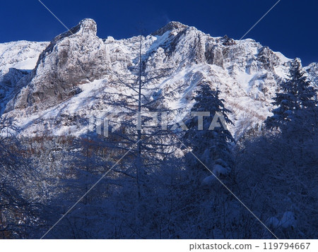 Mt. Yokodake seen from Akadake Onsen in the Yatsugatake Mountains in winter Mt. Yokodake seen from Akadake Onsen in the Yatsugatake Mountains in winter 119794667