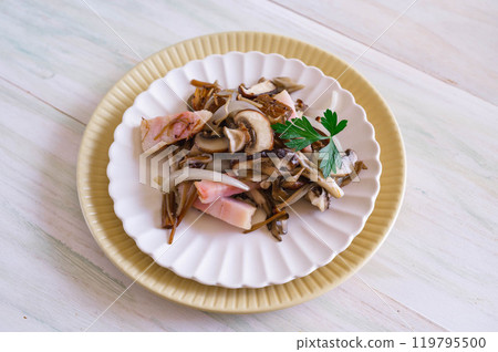 Sautéed mushrooms and bacon Sautéed mushrooms and bacon 119795500