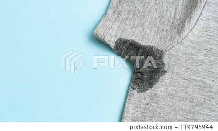 Armpit sweat, sweat stains in armpits, hyperhidrosis 119795944