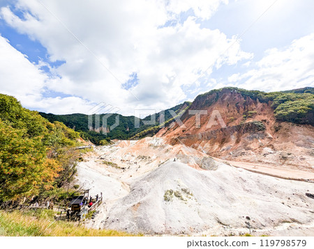 火山口冒出濃煙 火山口冒出濃煙 119798579