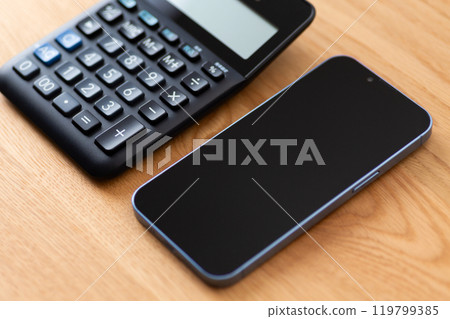 智能手機和計算器 智能手機和計算器 119799385