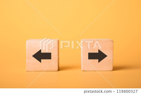 Forward and backward arrows on wooden blocks, symbolizing the concept of thought development. Reflects the process of reflecting on past actions while progressing toward future growth and improvement 119800327