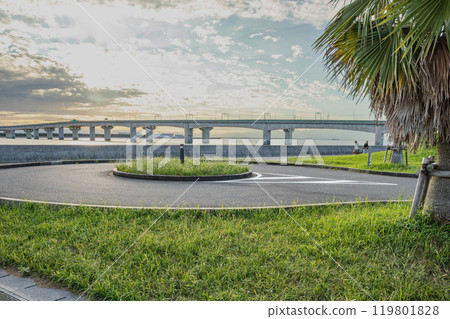 A view of the Centrair Bridge, Meitetsu Airport Line, and the cloudy evening sea from the Rinku Observatory Parking Lot (Aichi Prefecture) A view of the Centrair Bridge, Meitetsu Airport Line, and the cloudy evening sea from the Rinku Observatory Parking Lot (Aichi Prefecture) 119801828