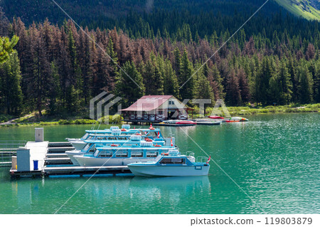 Maligne Lake Cruise boat pier. Maligne Lake summer scenery reflected on the water. Jasper National Park, Alberta, Canada. Canadian Rockies. 119803879
