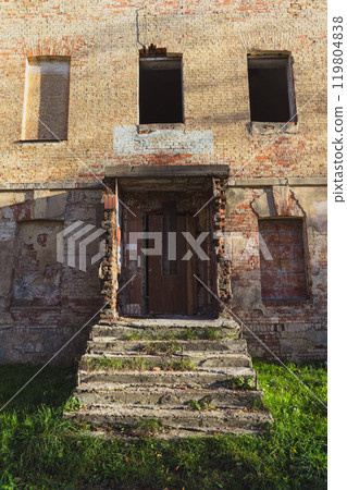 The entrance of an old, abandoned building without doors. The doorway The entrance of an old, abandoned building without doors. The doorway 119804838