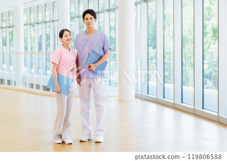 Young doctors and nurses working in hospitals Young doctors and nurses working in hospitals 119806588