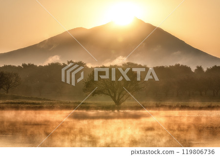 Mount Tsukuba and the sunrise from the summit 119806736