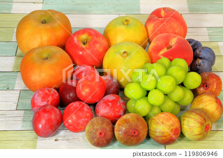 美味的秋季水果 119806946