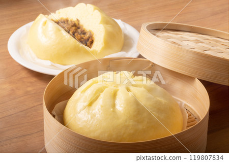Keema curry and steamed meat buns 119807834