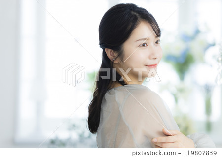 Woman with vase Woman with vase 119807839