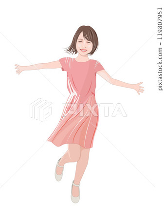 一個微笑的女孩張開雙臂奔跑的插圖 119807951