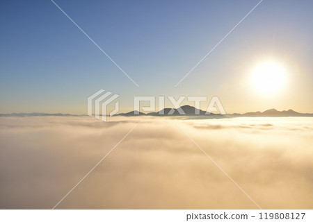 Tanba fog (sea of clouds) in the Sasayama basin seen from the Kuroi Castle ruins 119808127