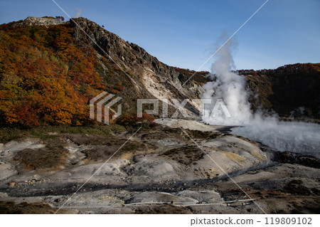 Noboribetsu Jigokudani 's autumn leaves 119809102