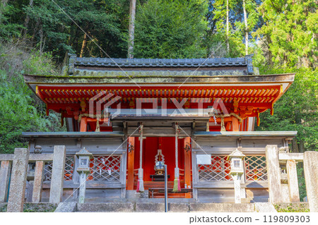 Yamashina Shrine Main Hall (Iwagaya-cho, Nishinoyama, Yamashina-ku, Kyoto City, Kyoto Prefecture) 119809303